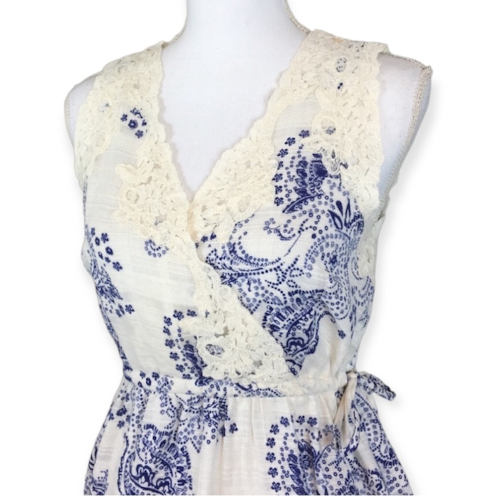 Cabi Veranda lace Trim Blouse - Picture 3 of 3